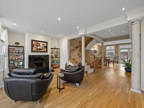 2048 Valor Court Glenview IL 60026