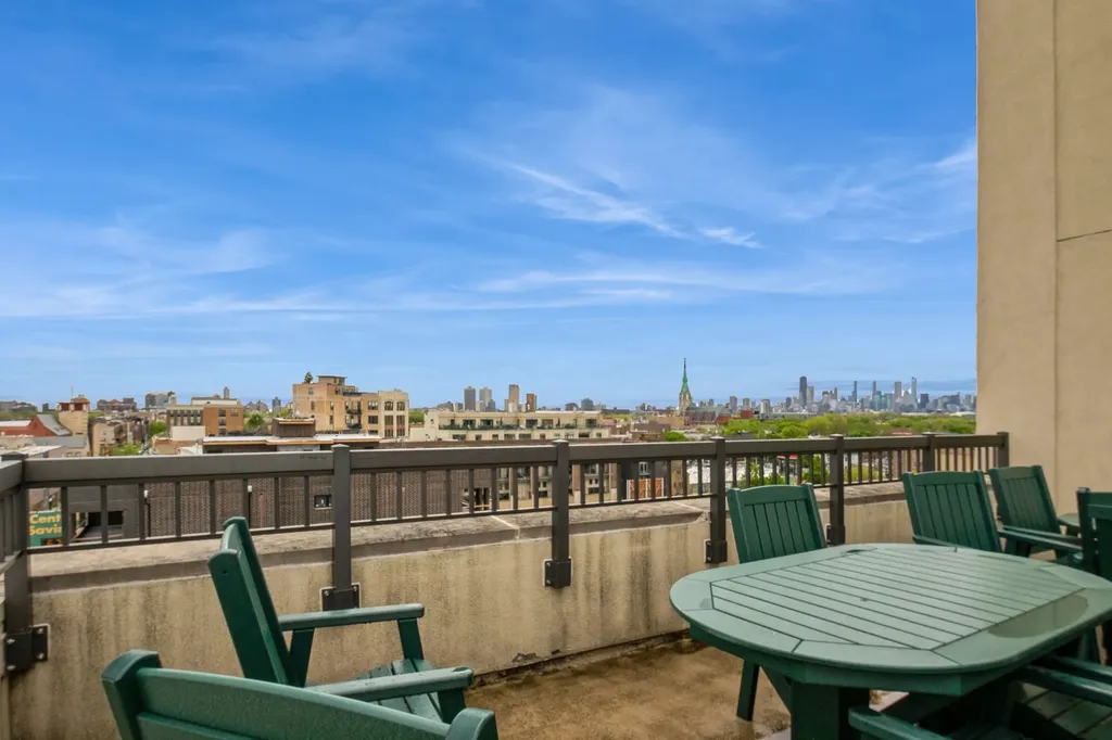 1635 West Belmont Avenue Chicago IL 60657