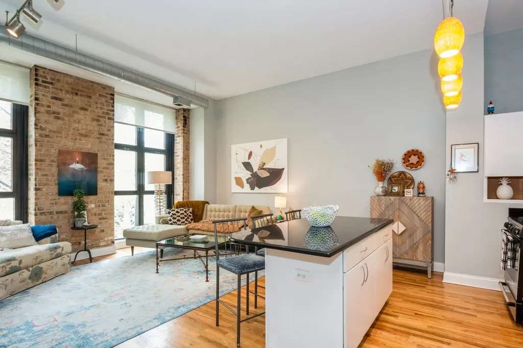 1635 West Belmont Avenue Chicago IL 60657