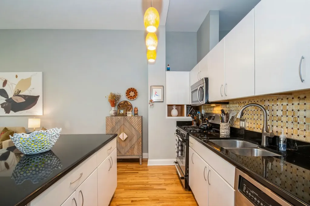 1635 West Belmont Avenue Chicago IL 60657