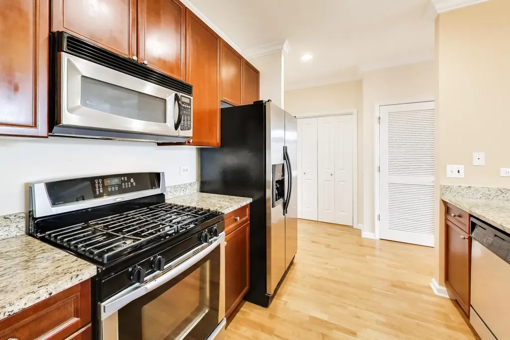 2472 West Foster Avenue Chicago IL 60625