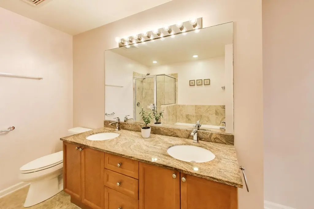2472 West Foster Avenue Chicago IL 60625