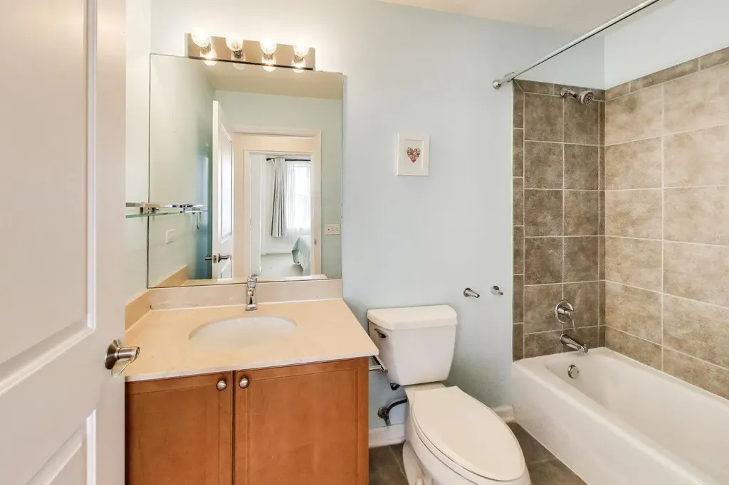 2472 West Foster Avenue Chicago IL 60625