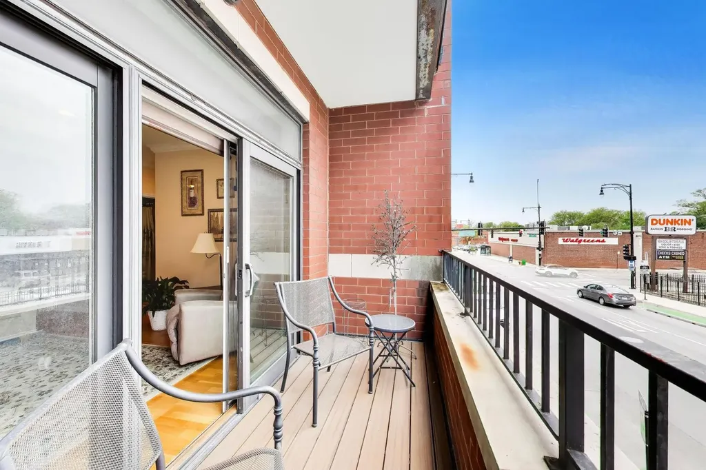 2472 West Foster Avenue Chicago IL 60625