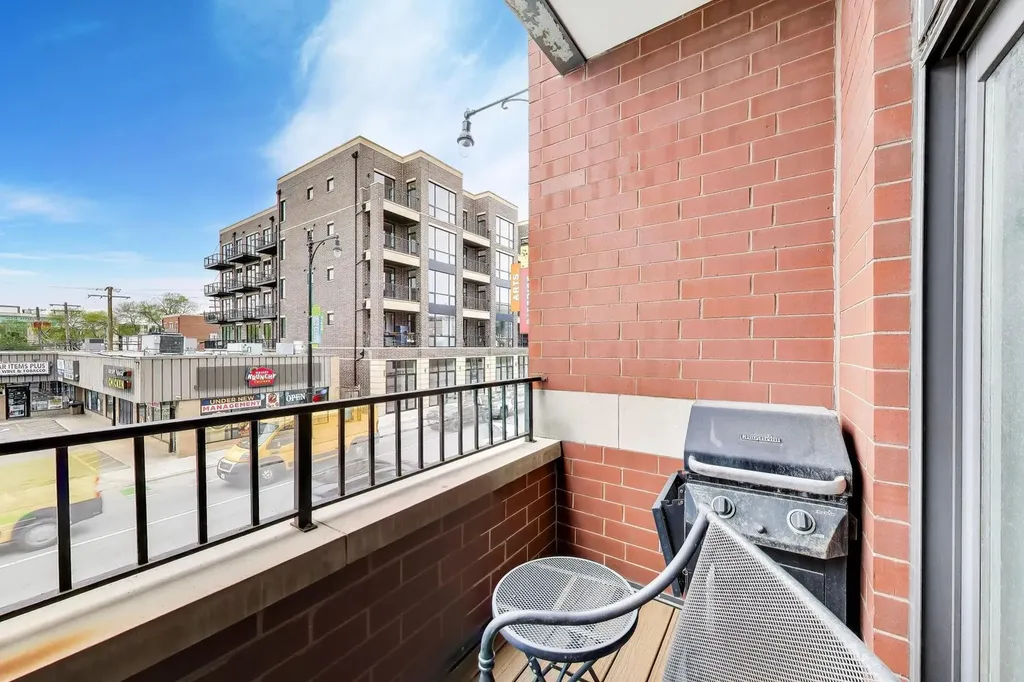 2472 West Foster Avenue Chicago IL 60625