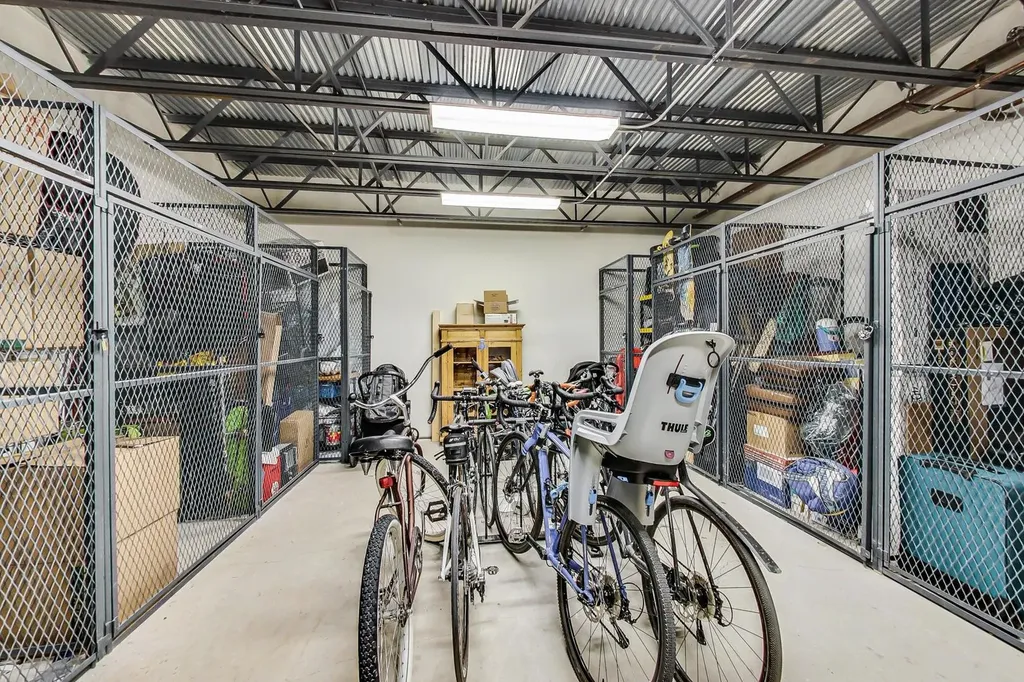 2472 West Foster Avenue Chicago IL 60625