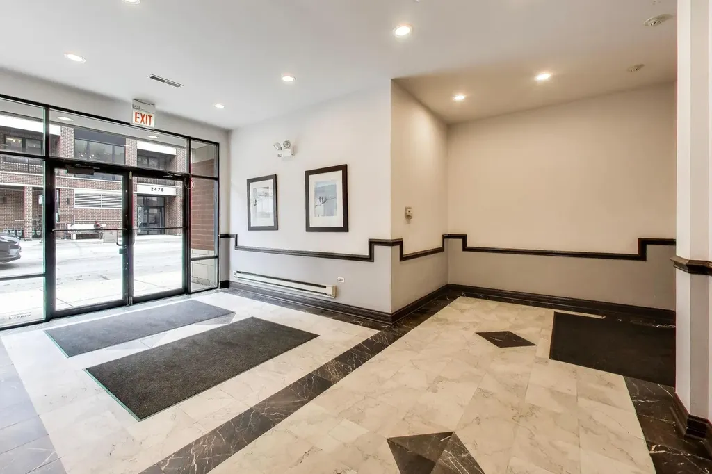 2472 West Foster Avenue Chicago IL 60625