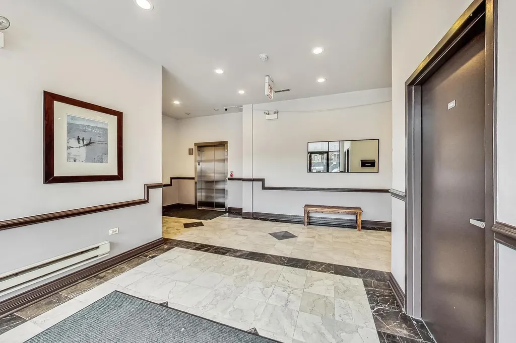 2472 West Foster Avenue Chicago IL 60625