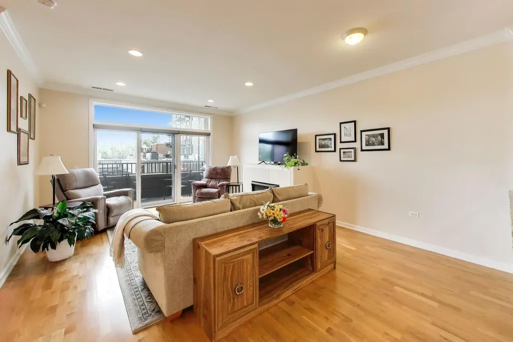 2472 West Foster Avenue Chicago IL 60625