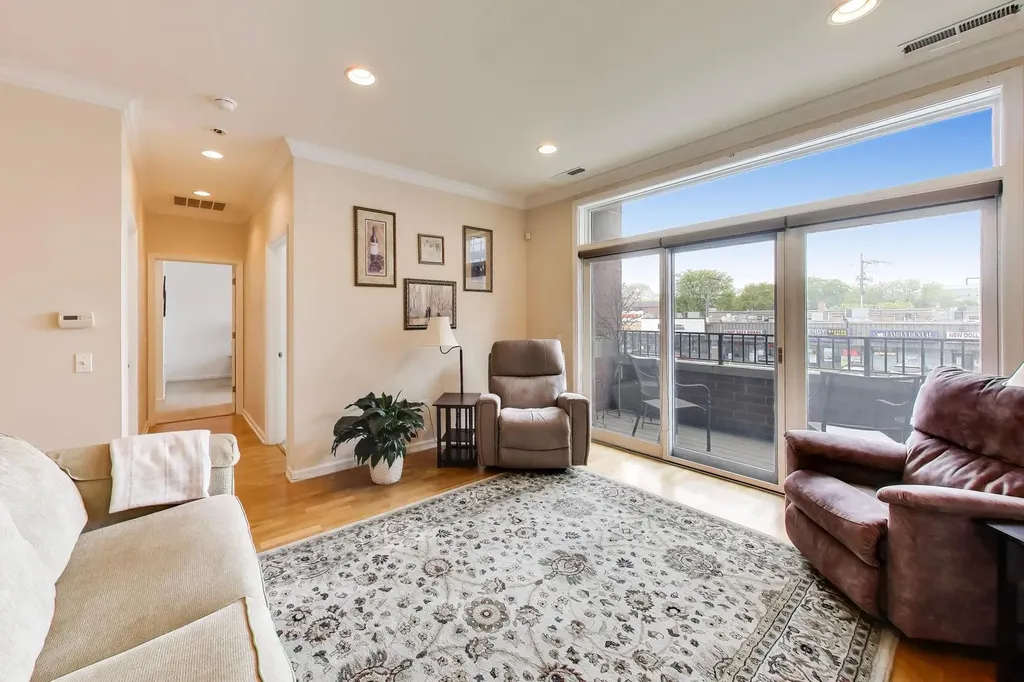 2472 West Foster Avenue Chicago IL 60625