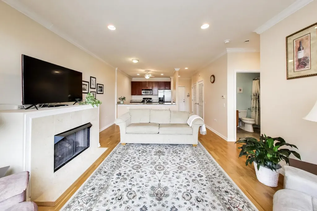2472 West Foster Avenue Chicago IL 60625