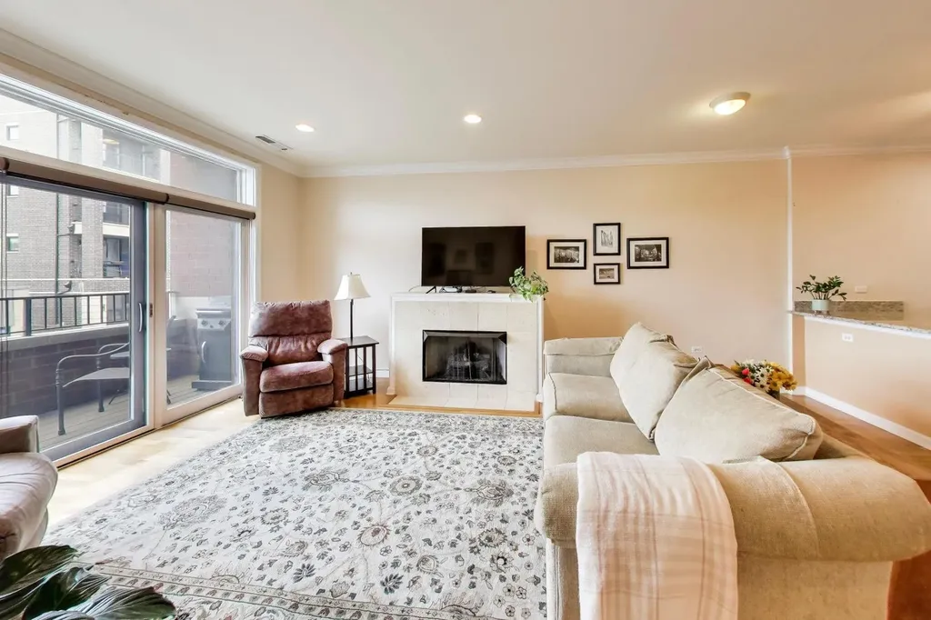 2472 West Foster Avenue Chicago IL 60625