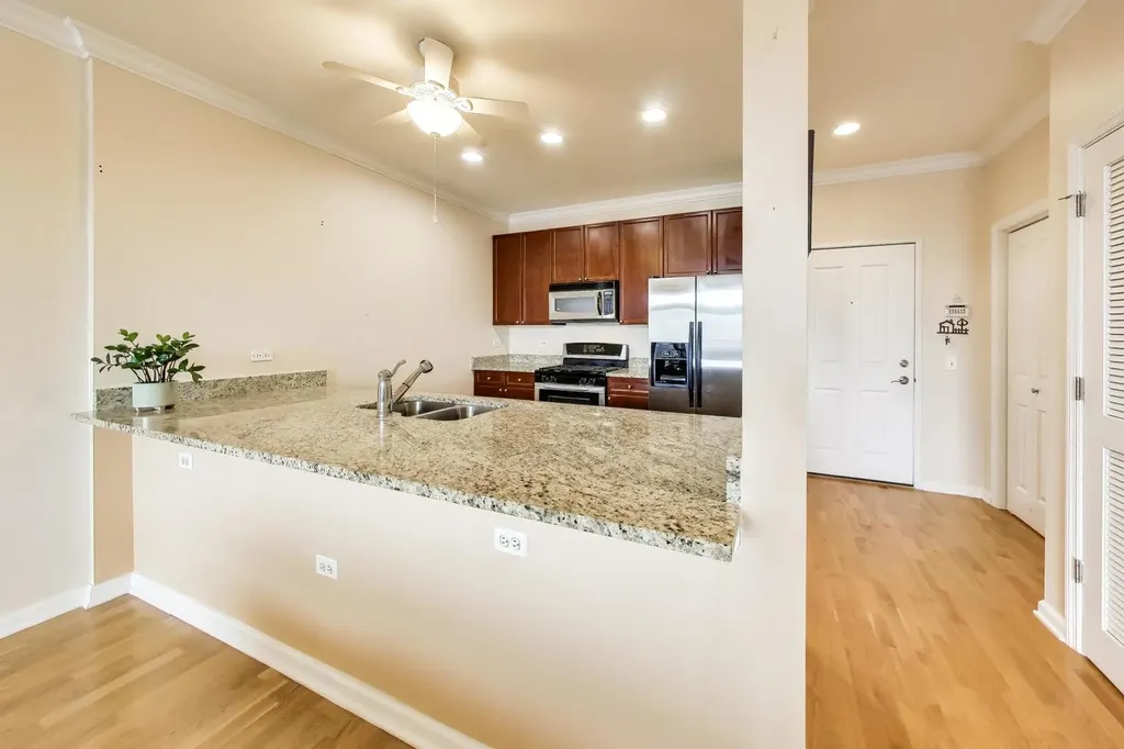 2472 West Foster Avenue Chicago IL 60625
