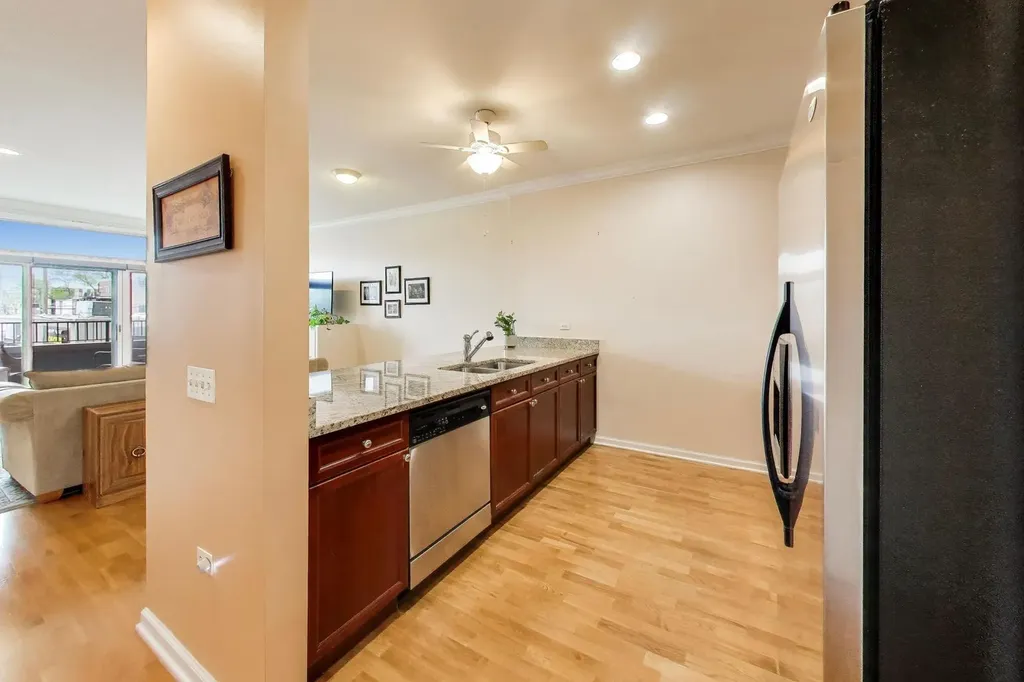2472 West Foster Avenue Chicago IL 60625