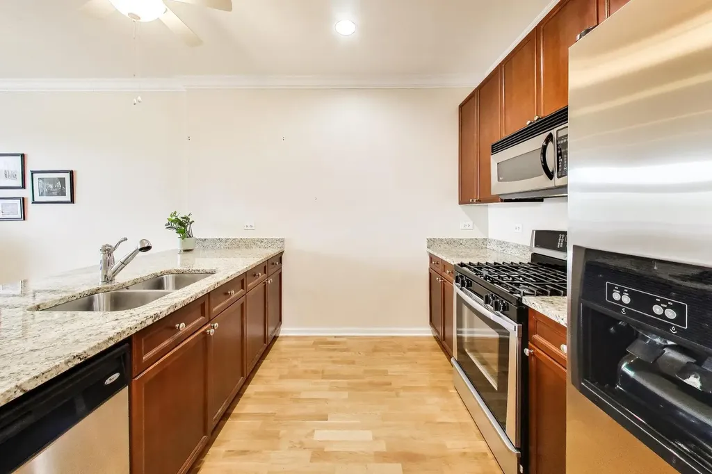 2472 West Foster Avenue Chicago IL 60625