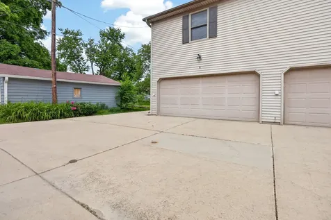 3 Ross Drive Bloomington IL 61701