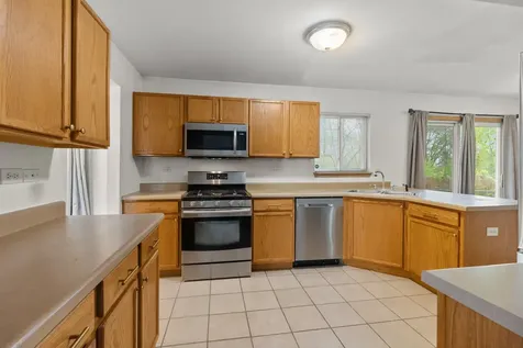 819 Casey Lane Harvard IL 60033
