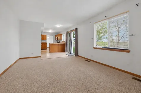 819 Casey Lane Harvard IL 60033