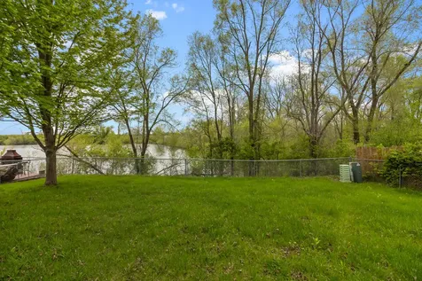 819 Casey Lane Harvard IL 60033