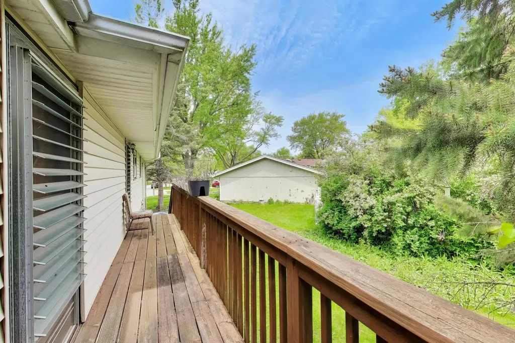 533 Carr Court Schaumburg IL 60193