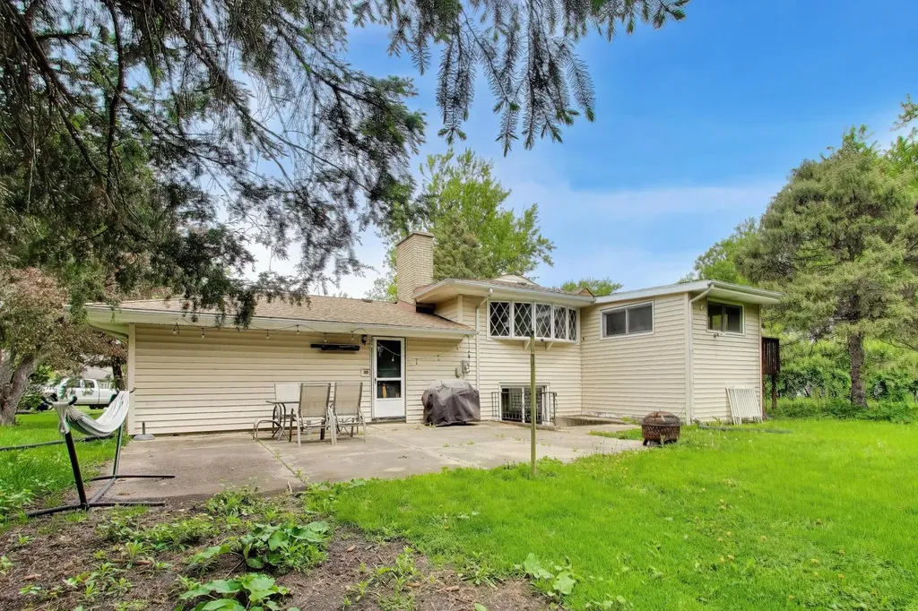 533 Carr Court Schaumburg IL 60193