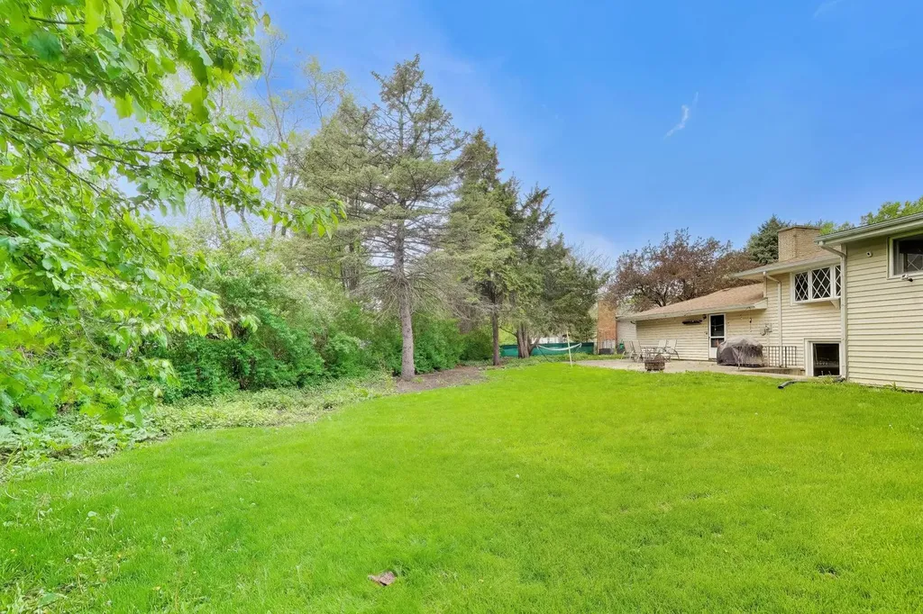 533 Carr Court Schaumburg IL 60193