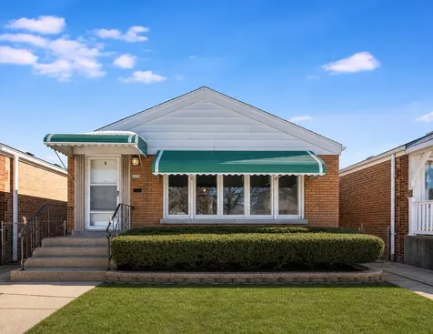 5229 South Meade Avenue Chicago IL 60638