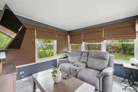 6822 North Kenton Avenue Lincolnwood IL 60712
