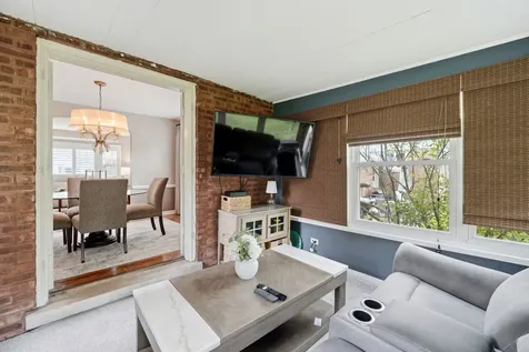 6822 North Kenton Avenue Lincolnwood IL 60712