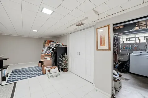 6822 North Kenton Avenue Lincolnwood IL 60712