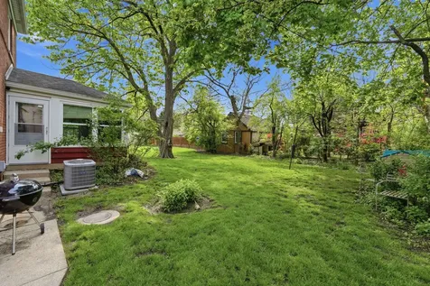 6822 North Kenton Avenue Lincolnwood IL 60712