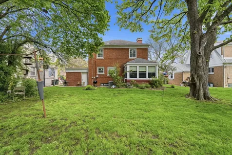 6822 North Kenton Avenue Lincolnwood IL 60712