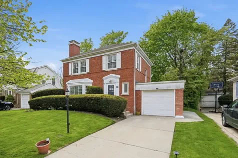 6822 North Kenton Avenue Lincolnwood IL 60712