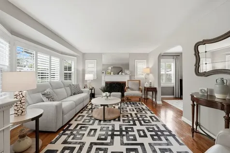 6822 North Kenton Avenue Lincolnwood IL 60712