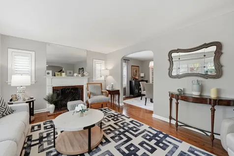 6822 North Kenton Avenue Lincolnwood IL 60712