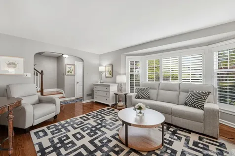 6822 North Kenton Avenue Lincolnwood IL 60712