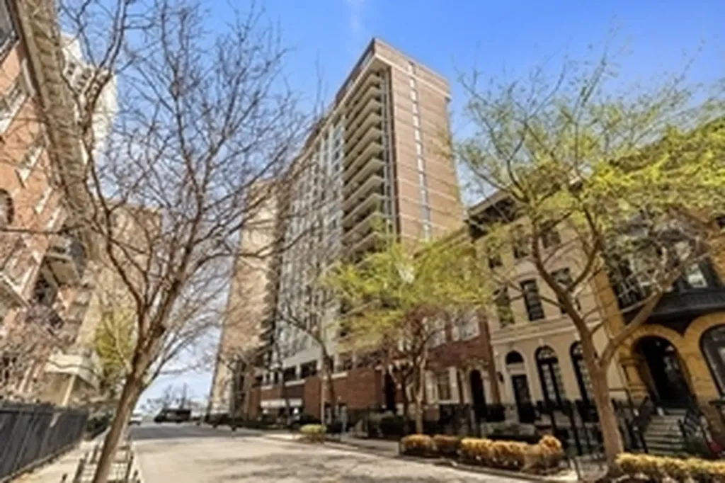 71 East Division Street Chicago IL 60610