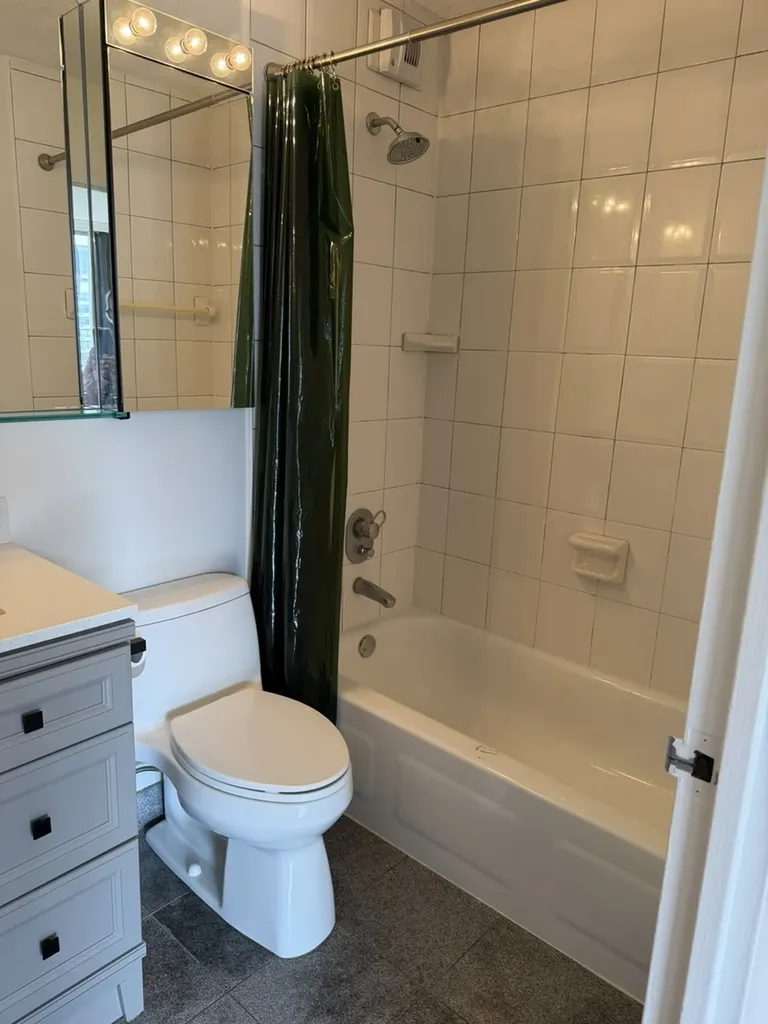 71 East Division Street Chicago IL 60610
