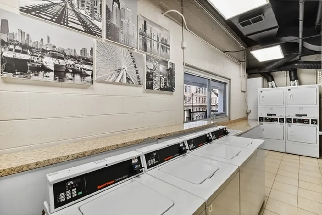 71 East Division Street Chicago IL 60610