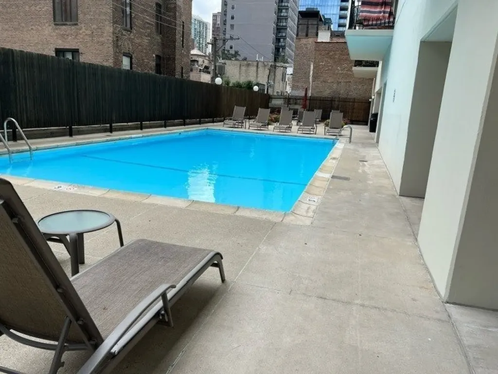 71 East Division Street Chicago IL 60610