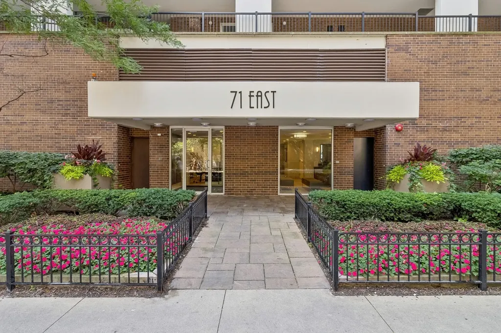 71 East Division Street Chicago IL 60610