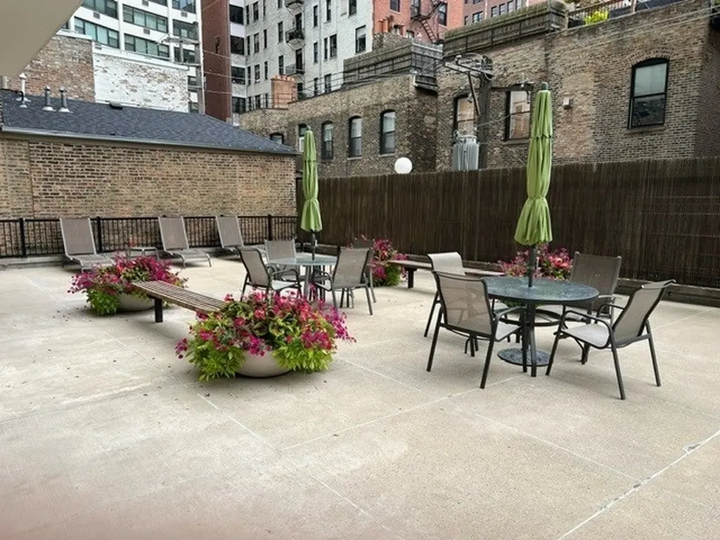 71 East Division Street Chicago IL 60610