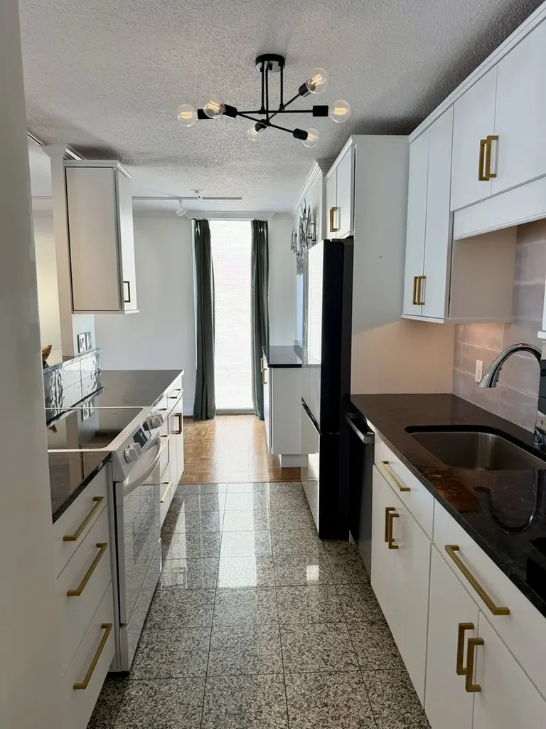 71 East Division Street Chicago IL 60610