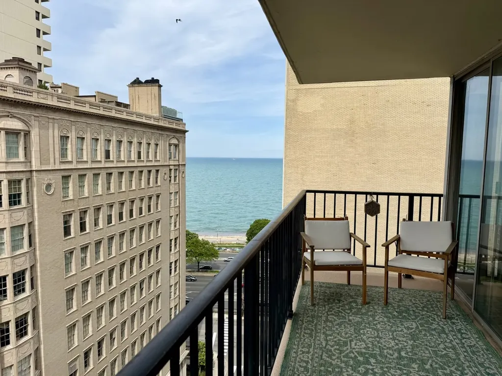 71 East Division Street Chicago IL 60610