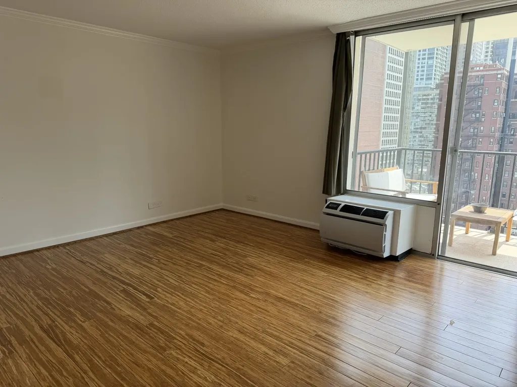 71 East Division Street Chicago IL 60610