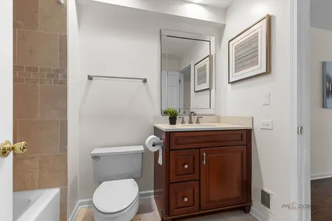 1541 Heritage Court Lake Forest IL 60045