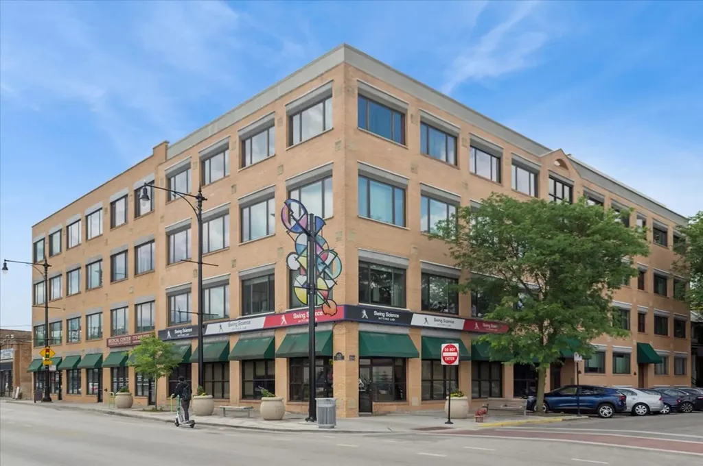 4751 North Artesian Avenue Chicago IL 60625