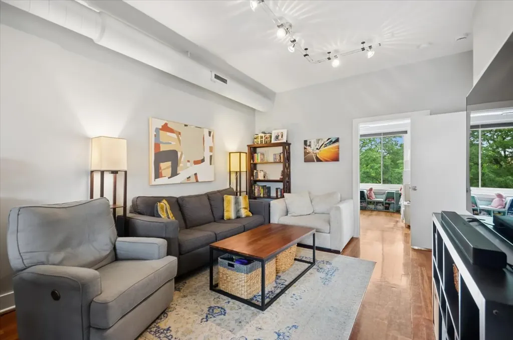4751 North Artesian Avenue Chicago IL 60625