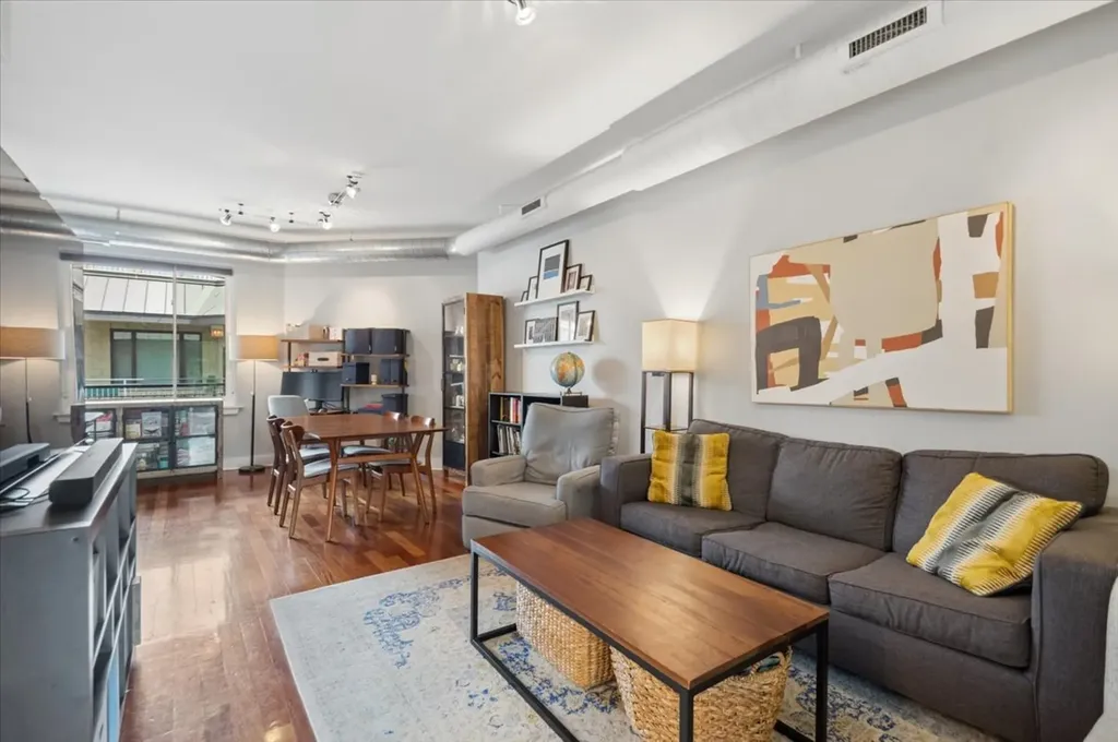 4751 North Artesian Avenue Chicago IL 60625