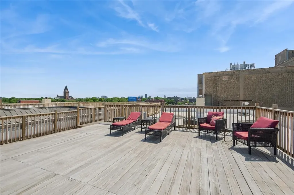 4751 North Artesian Avenue Chicago IL 60625